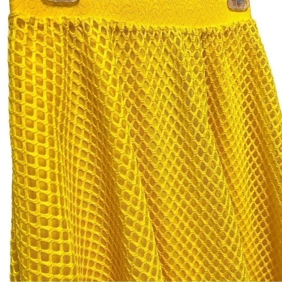 METRO Wear Women’s Yellow Diamond Mesh Pleated Flowy Modern A Line Skirt, Size S - Picture 3 of 13
